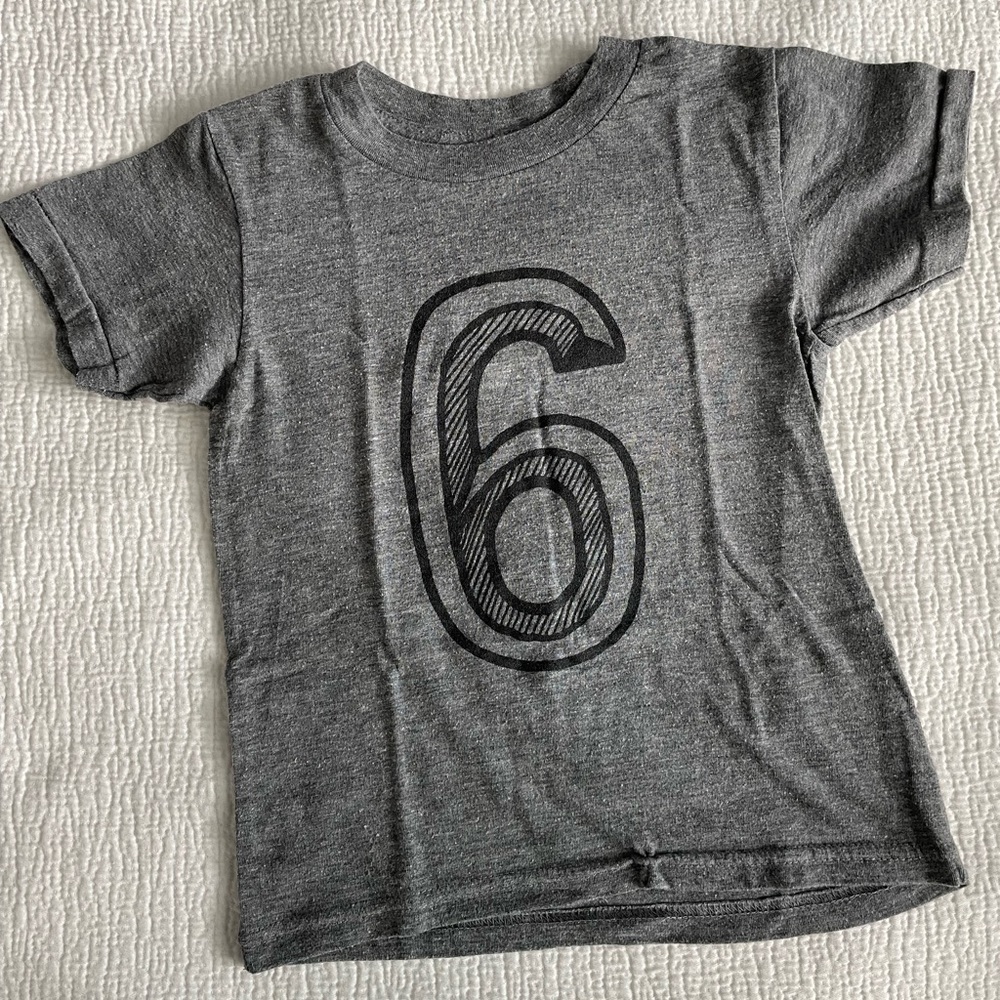 Mochi Kids 6 tshirt - unisex